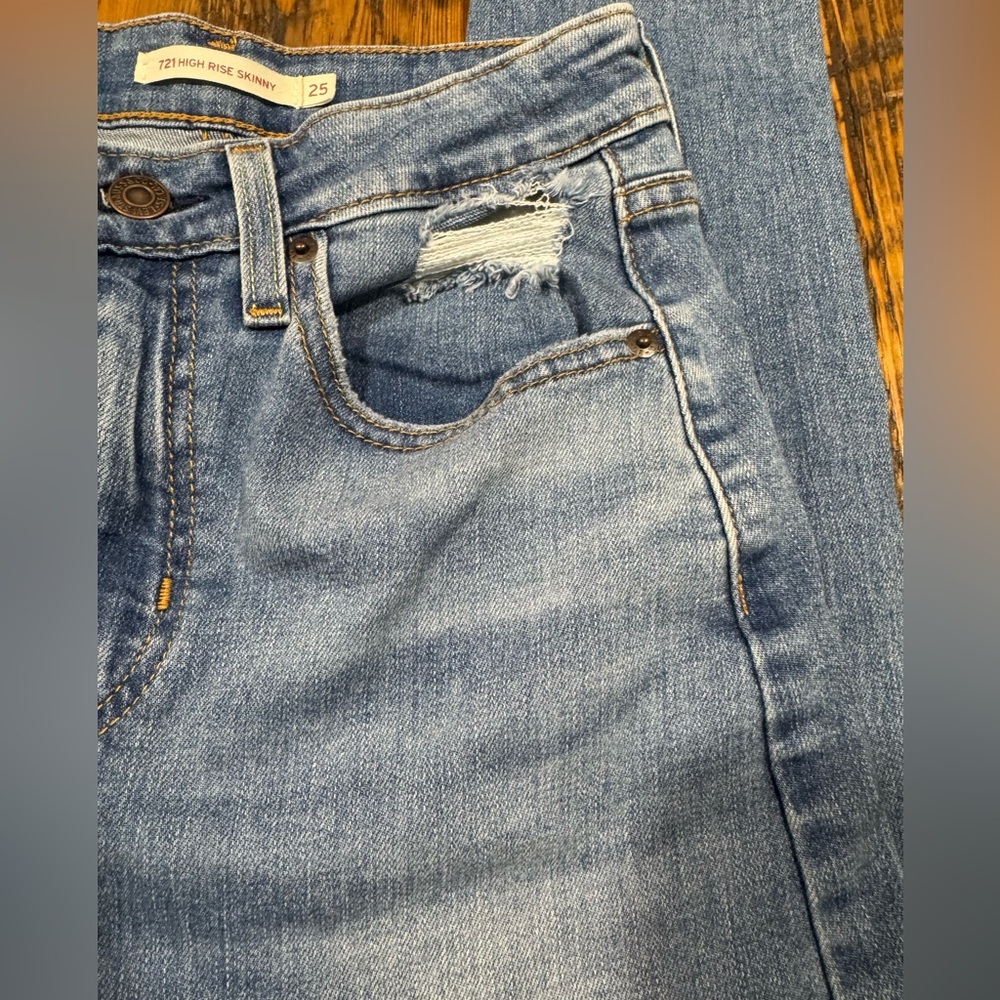 721 HIGH RISE SKINNY LEVIS WITH HOLES - Picture 5 of 13